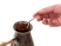 スプーン1杯のセモリナ粉は何グラムですか：ダル、紅茶 デザートスプーン1杯は何グラムですか
