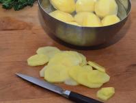 버섯을 얹은 감자 : 허브 조리법 감자를 얹은 버섯 조림