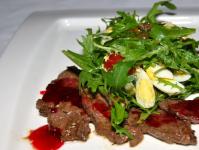 Гарячий салат: рецепти з куркою, м'ясом та овочами