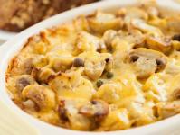 사진이있는 오븐 조리법에 버섯과 치즈가 들어간 고기