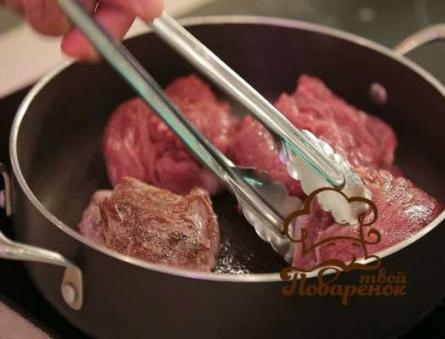 Як смачно згасити яловичину на сковороді